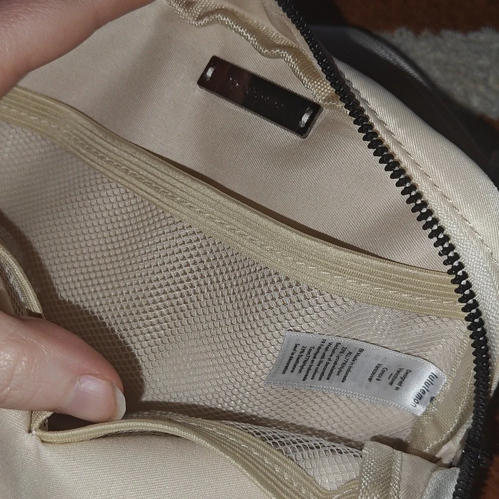 Fashion rep Lululemon belt bag nwt - Picture 6 of 9